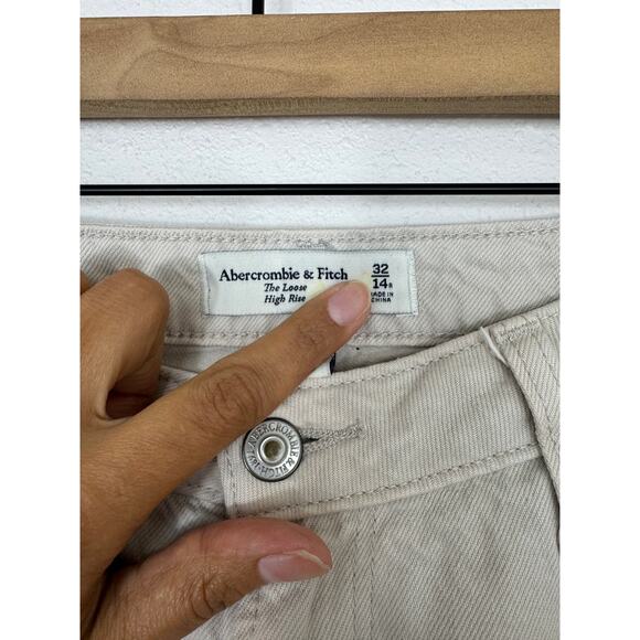 Abercrombie & Fitch Curve Love Loose High Rise Jeans 32/14R - Picture 2 of 5